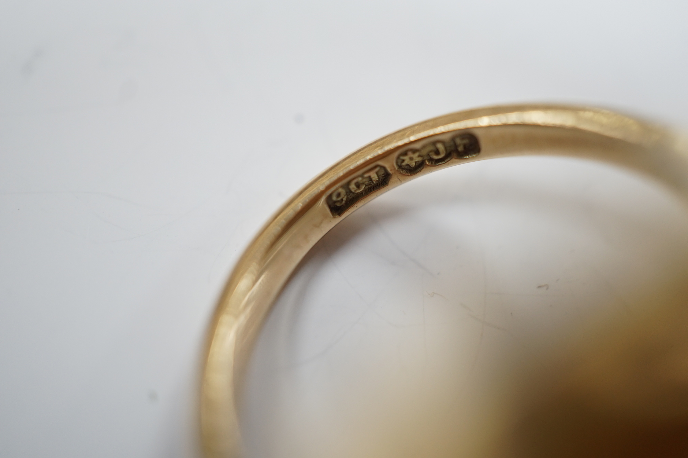 A 9ct and oval cameo shell set ring, carved with the head of Mercury, size O, gross weight 6.6 grams.